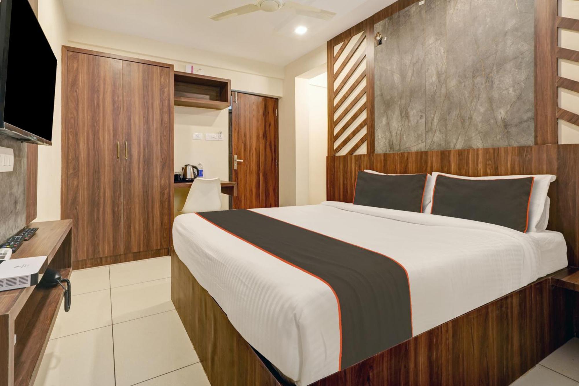 Gypsy Hotel Cusat Kochi Exteriér fotografie