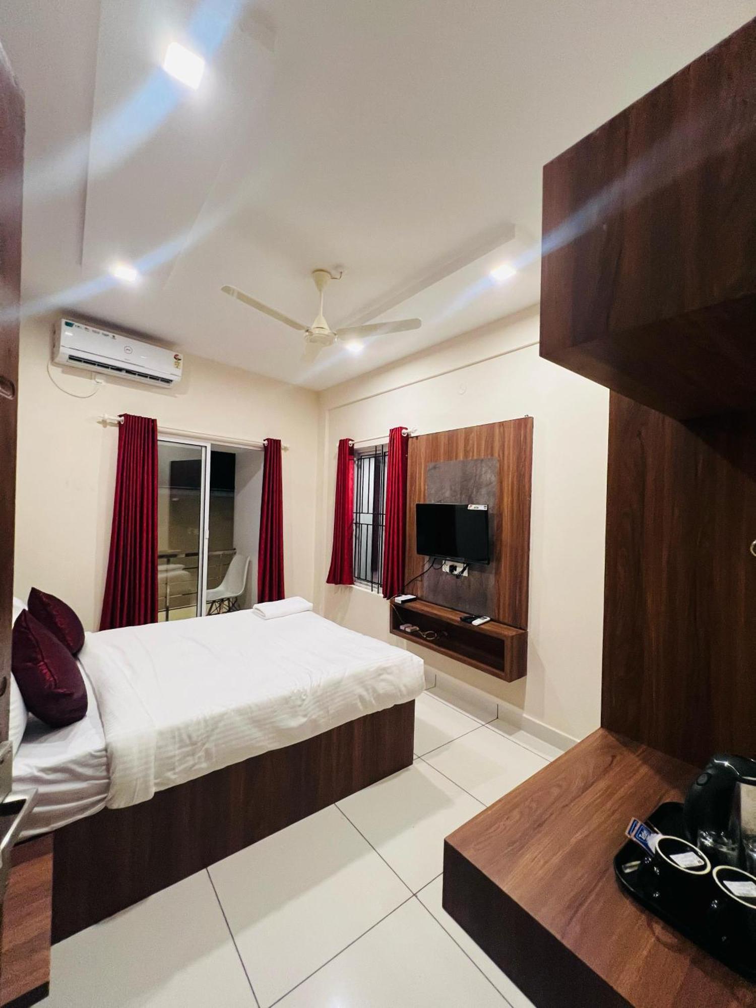 Gypsy Hotel Cusat Kochi Exteriér fotografie